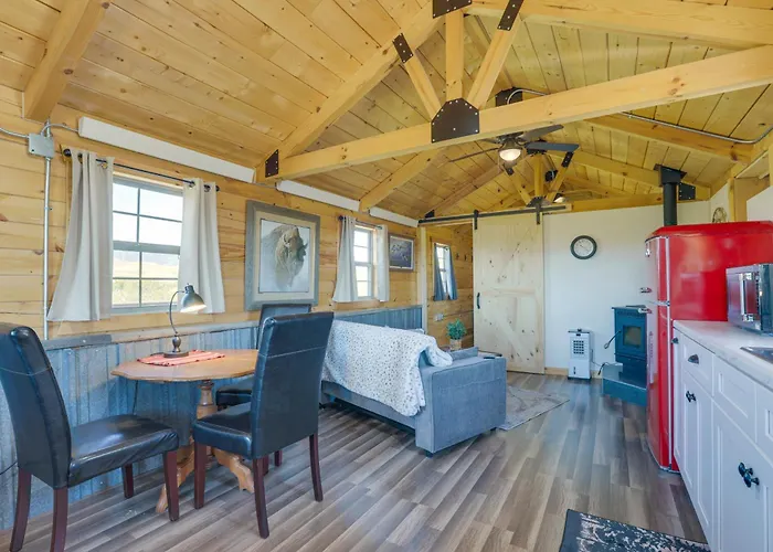 Wyoming Escape: Panoramic Mountain Views!